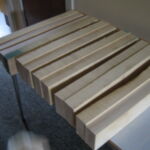 Klodserne limes sammen til seks store ben