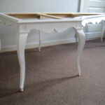 Det færdige stel med grundmaling. Stellet vejer 15 kg og benene kan tages af.