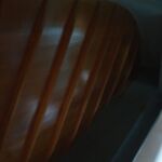 Der er ingen bund, så der er frit udsyn til de kraftige ribber, der går på tværs af klangbunden