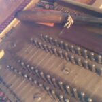 Klangbund med indstøbt navnetræk